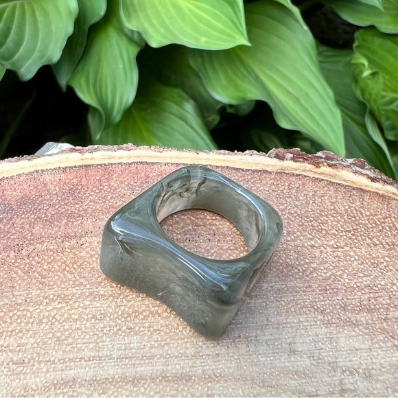 Lucite Chunky Green Ring - Picture 4 of 5